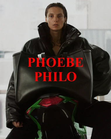 Phoebe Philo je zpět! Ode dneška je online první, velmi očekávaná kolekce její stejnojmenné značky