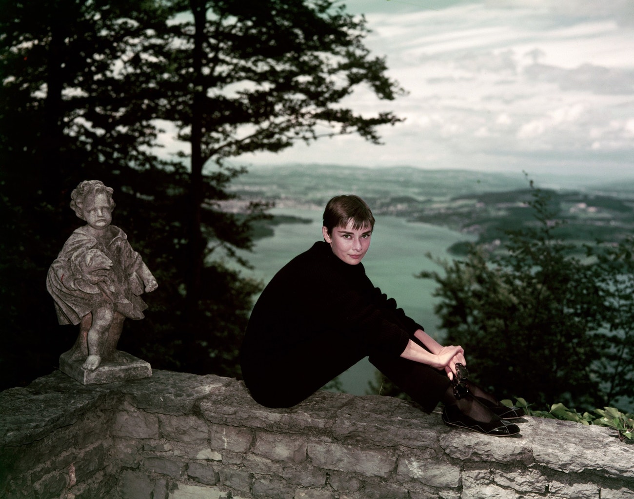 Audrey Hepburn ve švýcarském Bürgenstocku, 1951