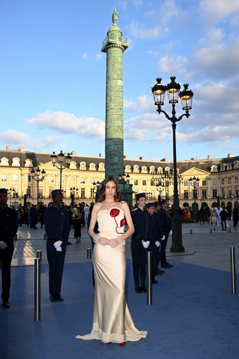 Vogue World Paris 2024: Alexa Chung v šatech Viktor & Rolf