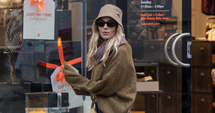 Sienna Miller se nevzdává festivalové módy ani v zimě