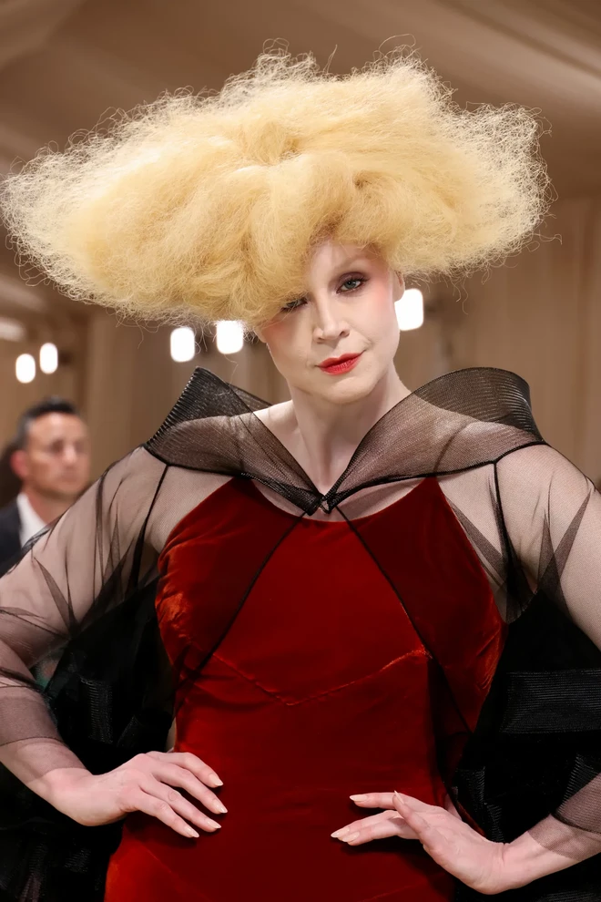 Gwendoline Christie v šatech Maison Margiela by John Galliano na Met Gala 2024