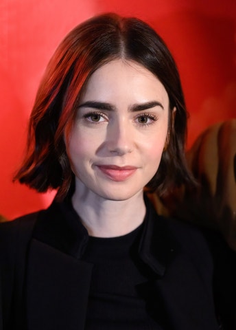 Lily Collins: Exkluzivní rozhovor o tom, jak se v Paříži naučila pečovat o pleť, změnila make-up i péči o vlasy