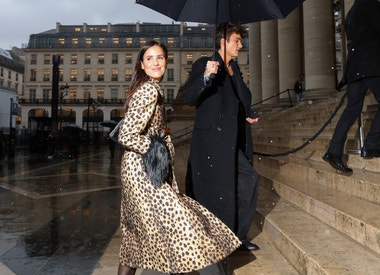 Vsaďte na černou nebo na tartan: Street style z Paris Haute Couture Week míchá klasiku s kapkou punku