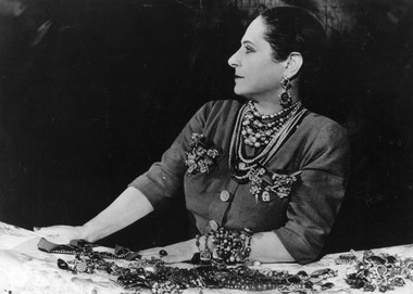 Helena Rubinstein: „Mé bohatství pochází od žen, a proto zase já podpořím jejich lepší život."