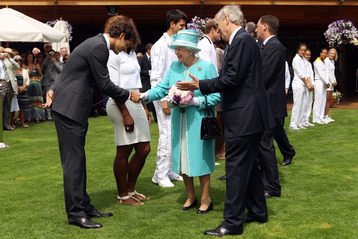 Královna Alžběta II., Roger Federer, Serena Williams, Novak Djokovic, Andy Roddick, Venus Williams a Caroline Wozniacki, 2010 London