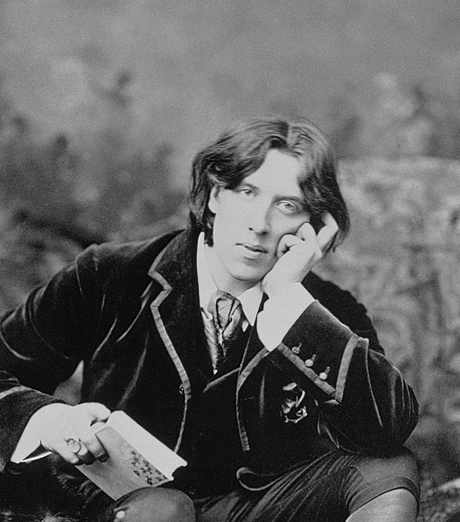 Oscar Wilde: Dandy, klasik a výstřední celebrita, kterou uštvali