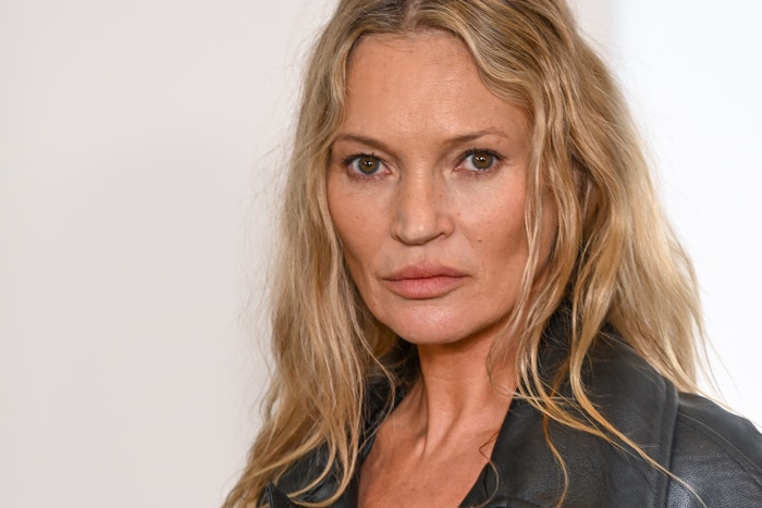 Kate Moss na přehlídce Stella McCartney podzim–zima 2025/2026 v Paříži, 5. března 2025