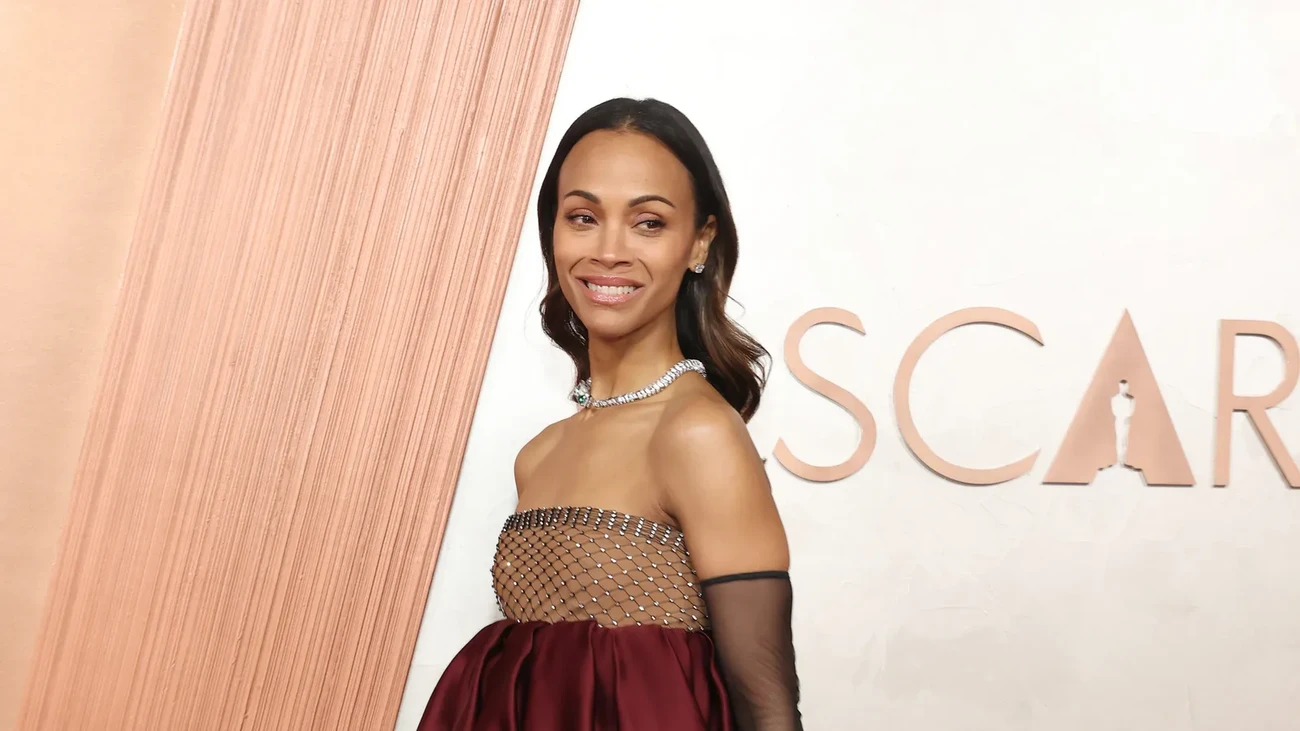 Oscar 2025: Zoe Saldana v šatech Saint Laurent a se šperky Cartier