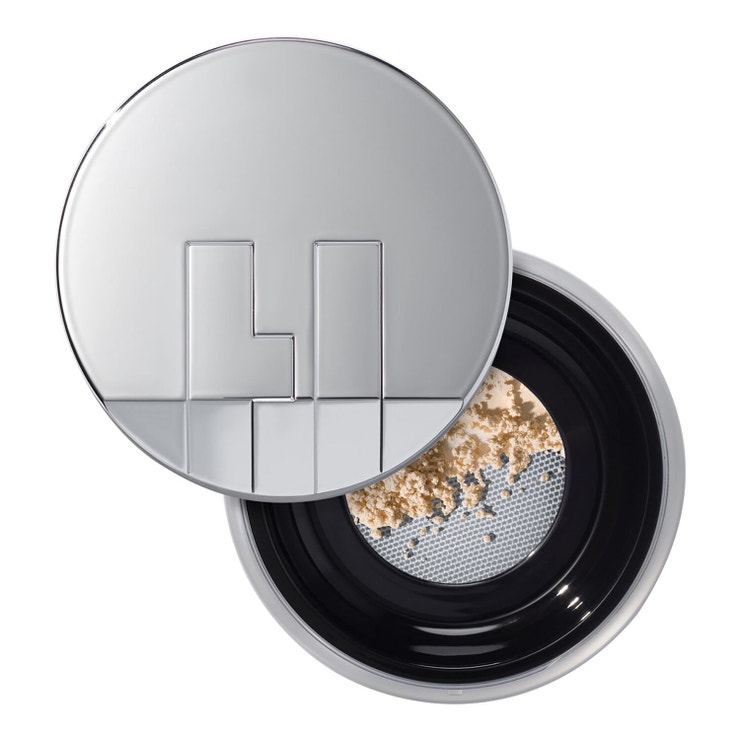 Sypký fixační pudr Bio-Blurring Talc-Free Loose Setting Powder, HAUS LABS BY LADY GAGA, prodává Sephora, 1050 Kč