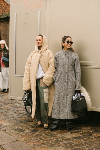 Street style z kodaňského týdne módy: I béžová může být zatraceně zábavná